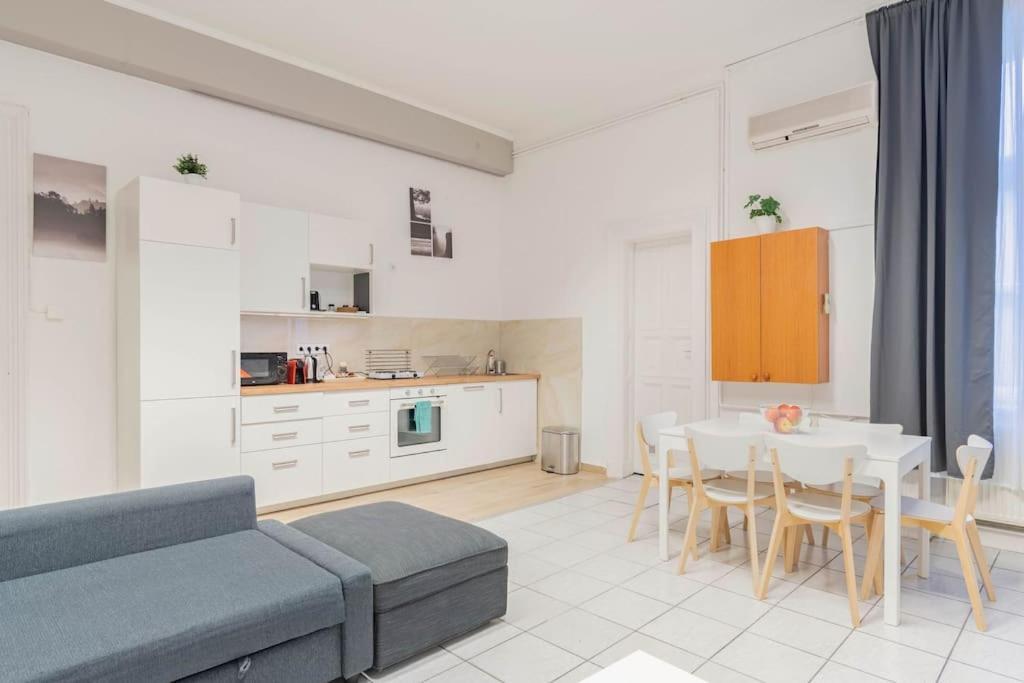 Queen Erzsebet Apartment — Photos 3