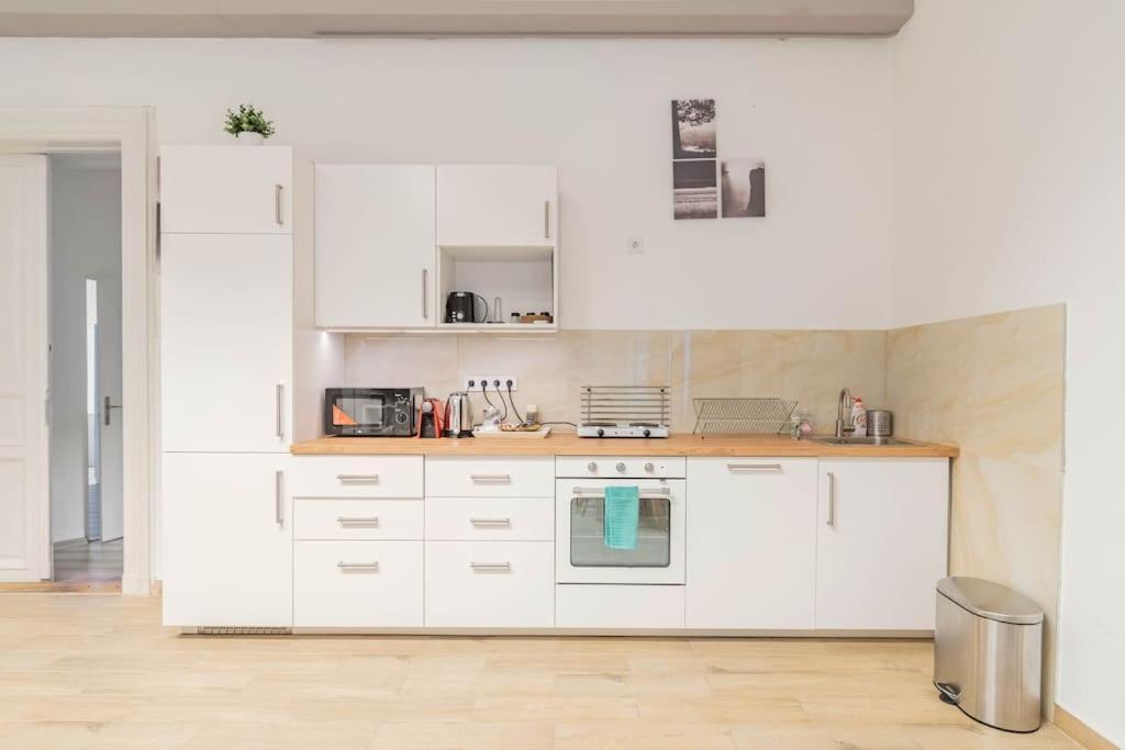 Queen Erzsebet Apartment — Photos 2